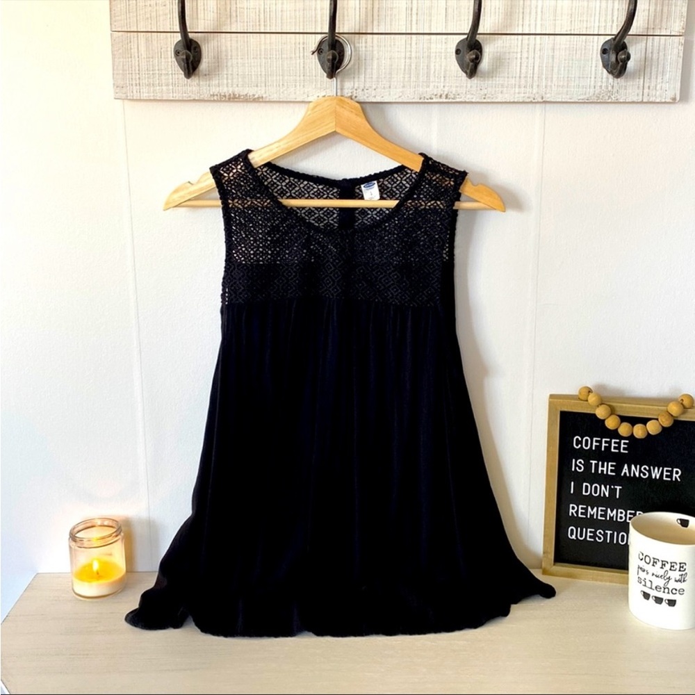 Black Sleeveless Blouse 🖤